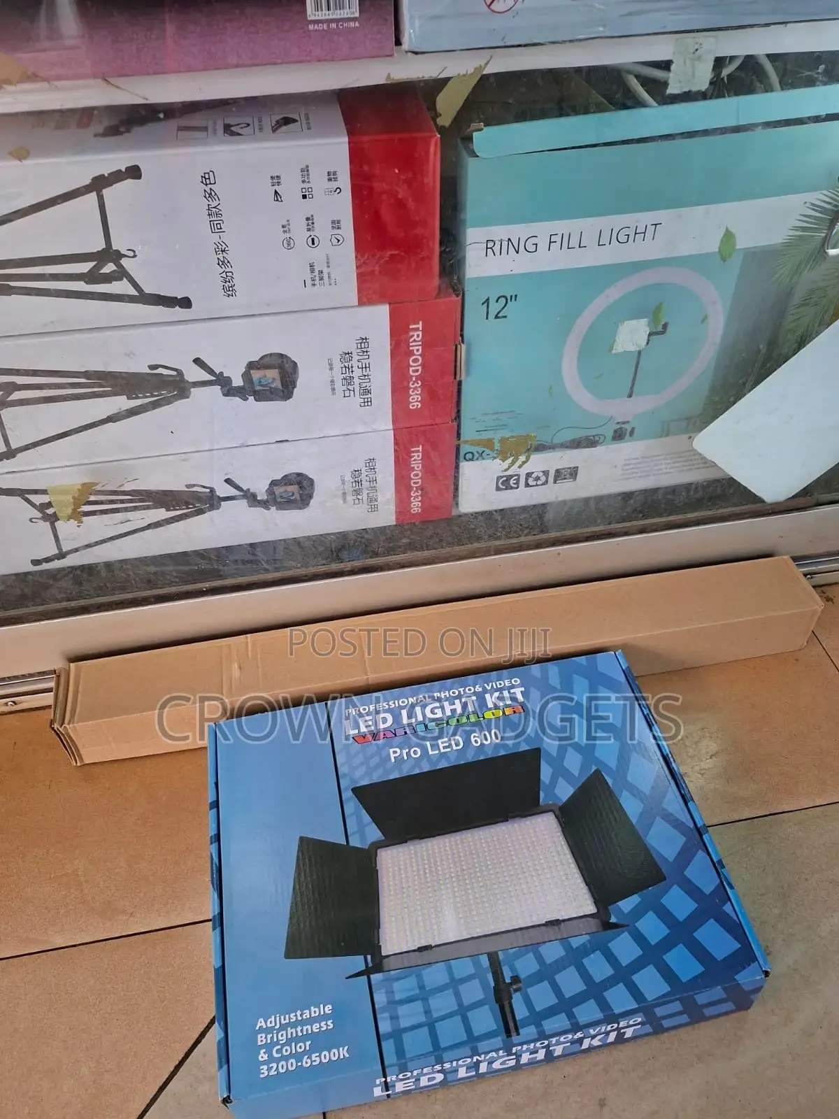 Varicolor Led 600 Bi-Color Light Kit With Stand Charger