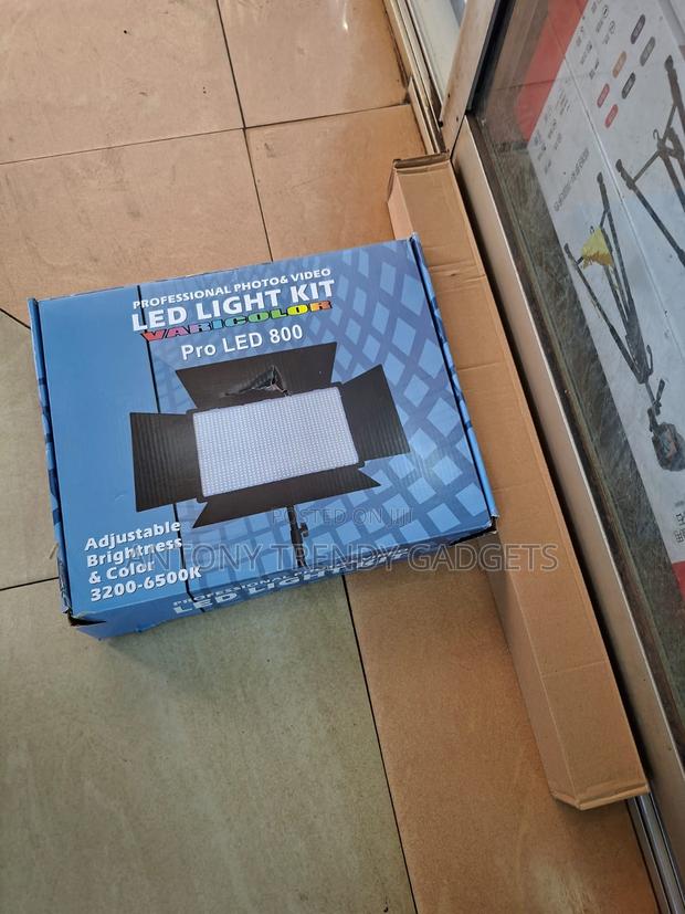 Led 800 Professional Video Light With Adjustable Stand