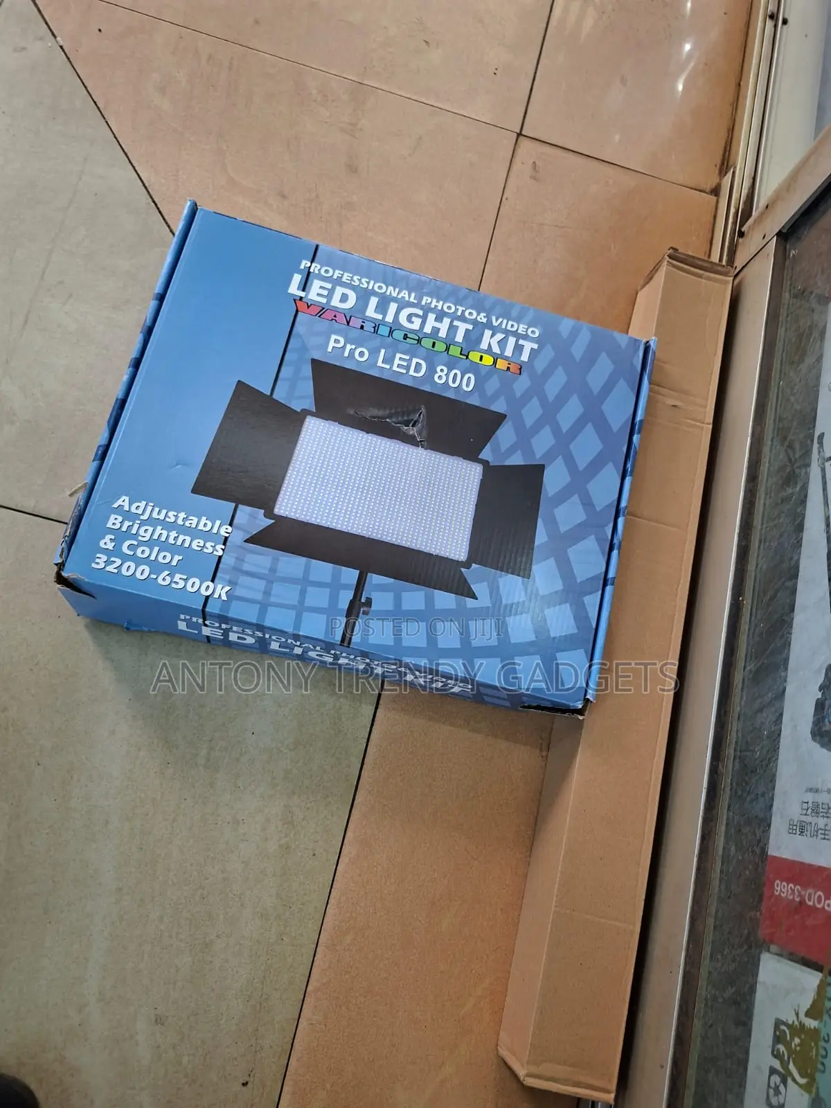 Led 800 Professional Video Light With Adjustable Stand