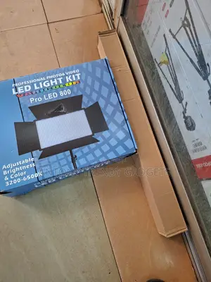Varicolor 800 Led Panel Light 3200k–6500k Bi-color