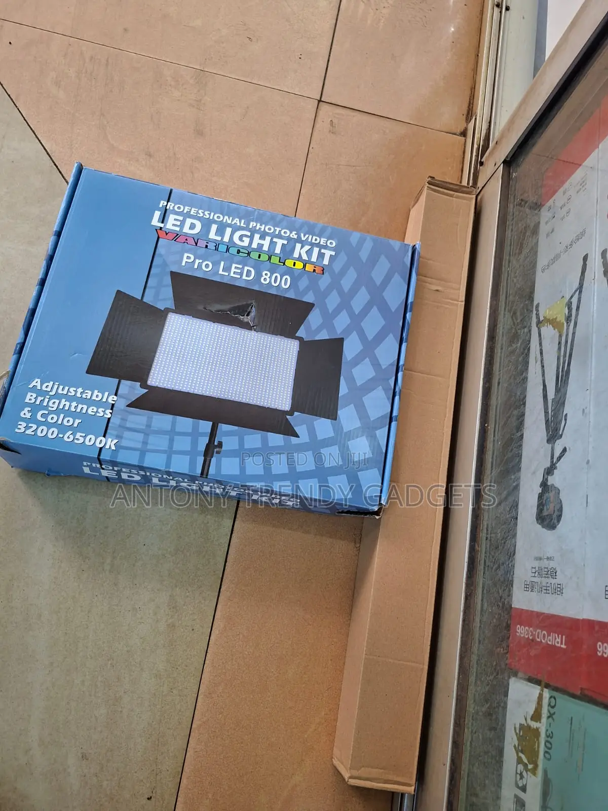 Varicolor Pro Led 800 Professional Photo & Video Light Kit With Stand
