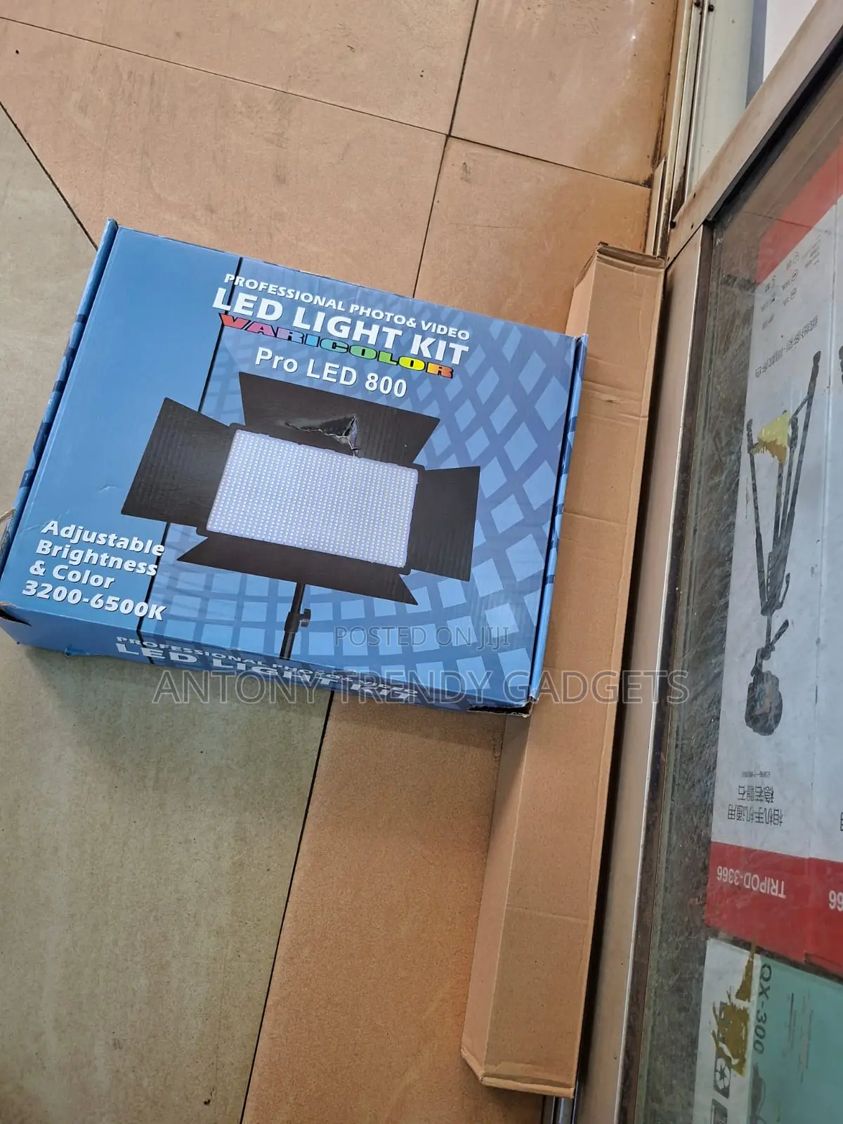 Varicolor Pro Led 800 Professional Photo & Video Light Kit With Stand