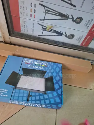 Varicolor Pro Led 600 Bi-color Light With Stand & Charger