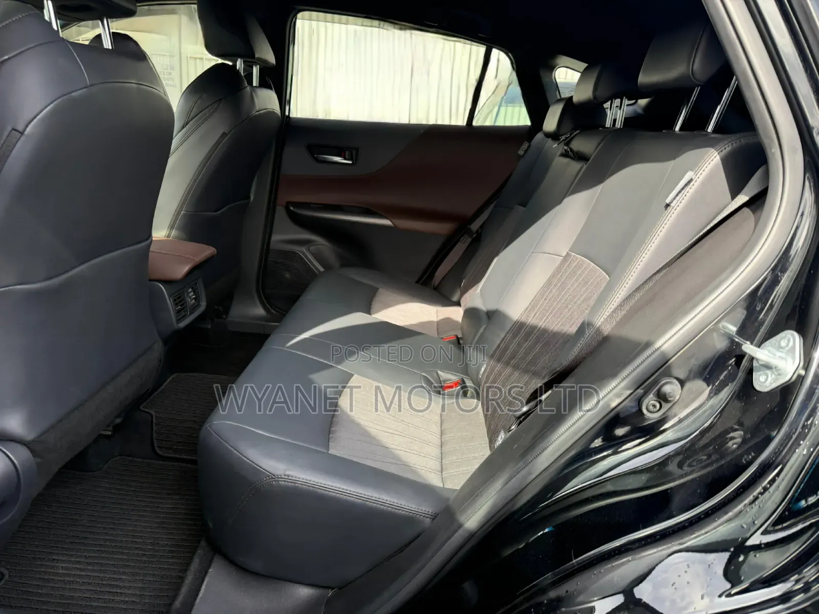 Toyota Harrier 2.0 2020 Black