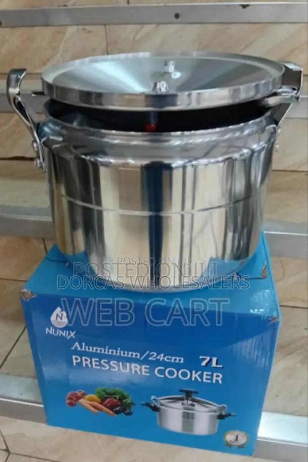 Colour Silver New 7litres Manual Pressure Cooker - main view