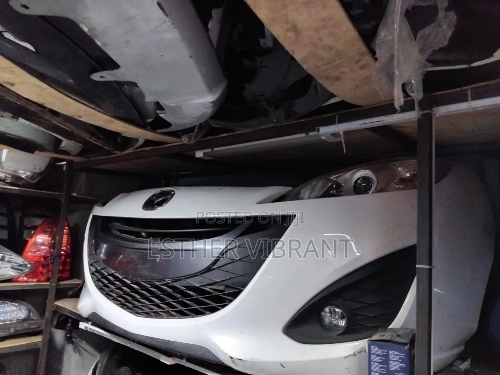 Mazda Premacy 2010 Nosecut