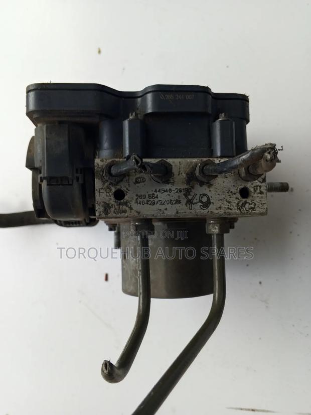 Toyota Noah/Voxy 2014 Abs Actuator (Y9)