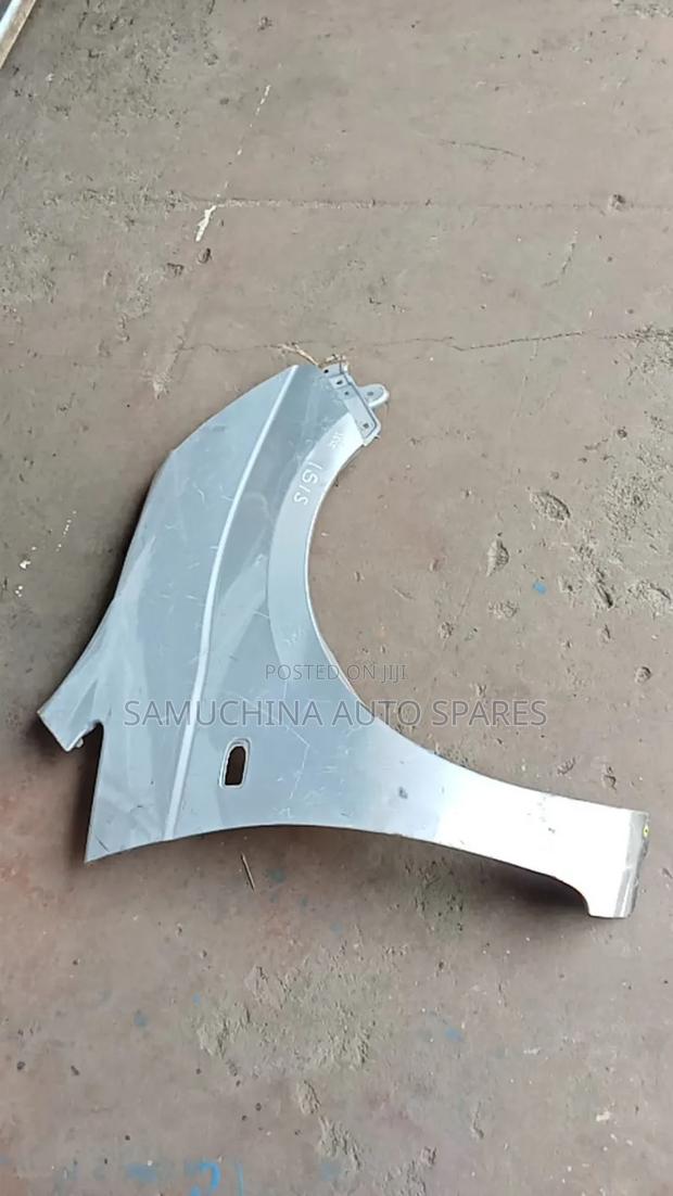 Wing/ Fender Toyota Isis