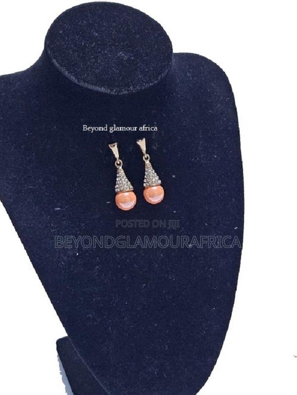 Ladies Fashionable Pearl Earrings