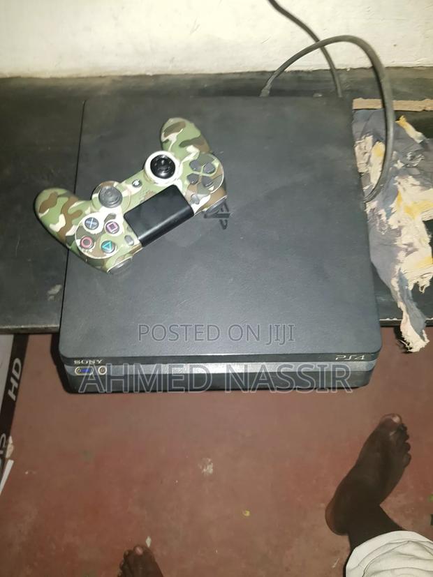 Playstation 4 - thumbnail 3