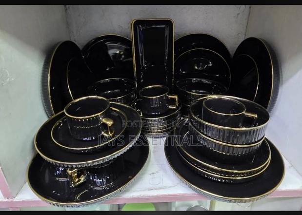 32pc Black Gold Dinner Set - thumbnail 2