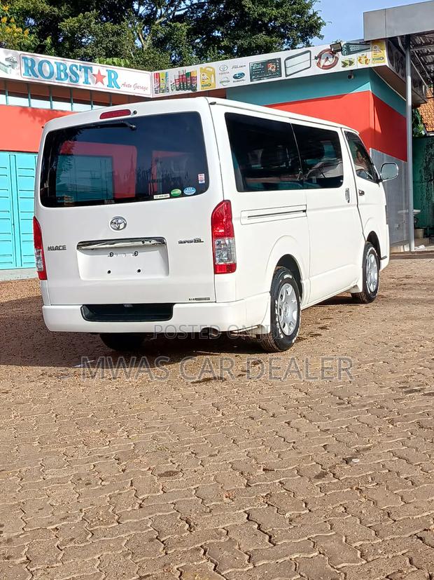 Toyota HiAce 2019 White - thumbnail 2
