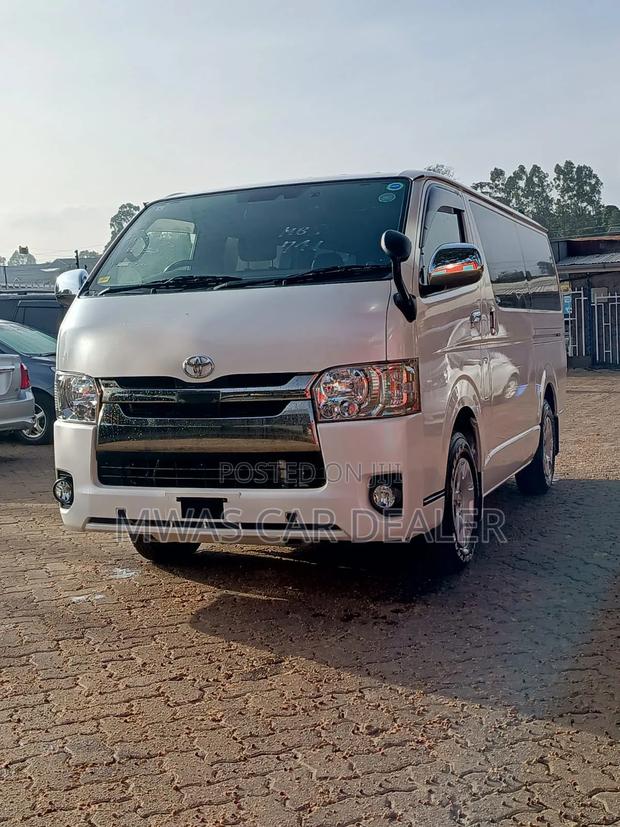 Toyota HiAce 2019 White