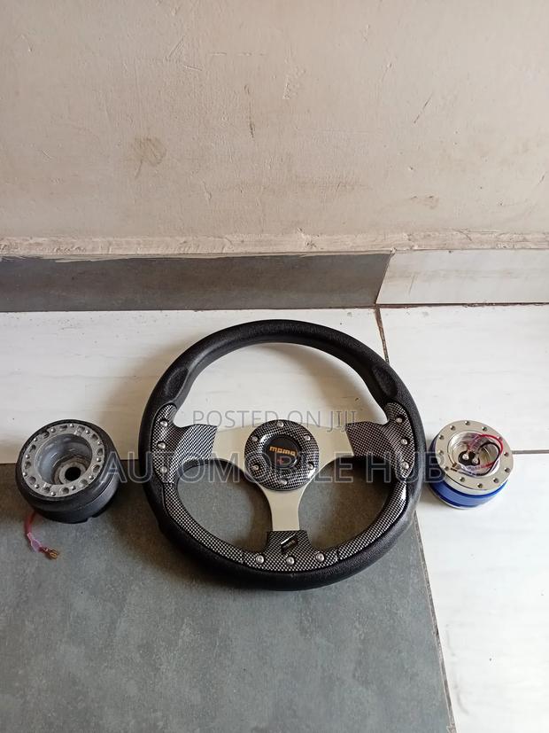 Premium Deep Dish Steering Wheel With Quick Release Hub - thumbnail 3