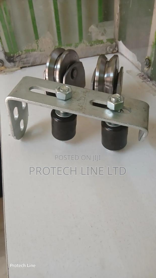 Sliding Gate Rollers Kit With Gate Guides Plus L Bracket - main view