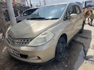 Nissan Tiida 1.5L 16V 2010 Gold