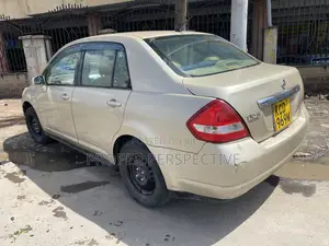 Nissan Tiida 1.5L 16V 2010 Gold
