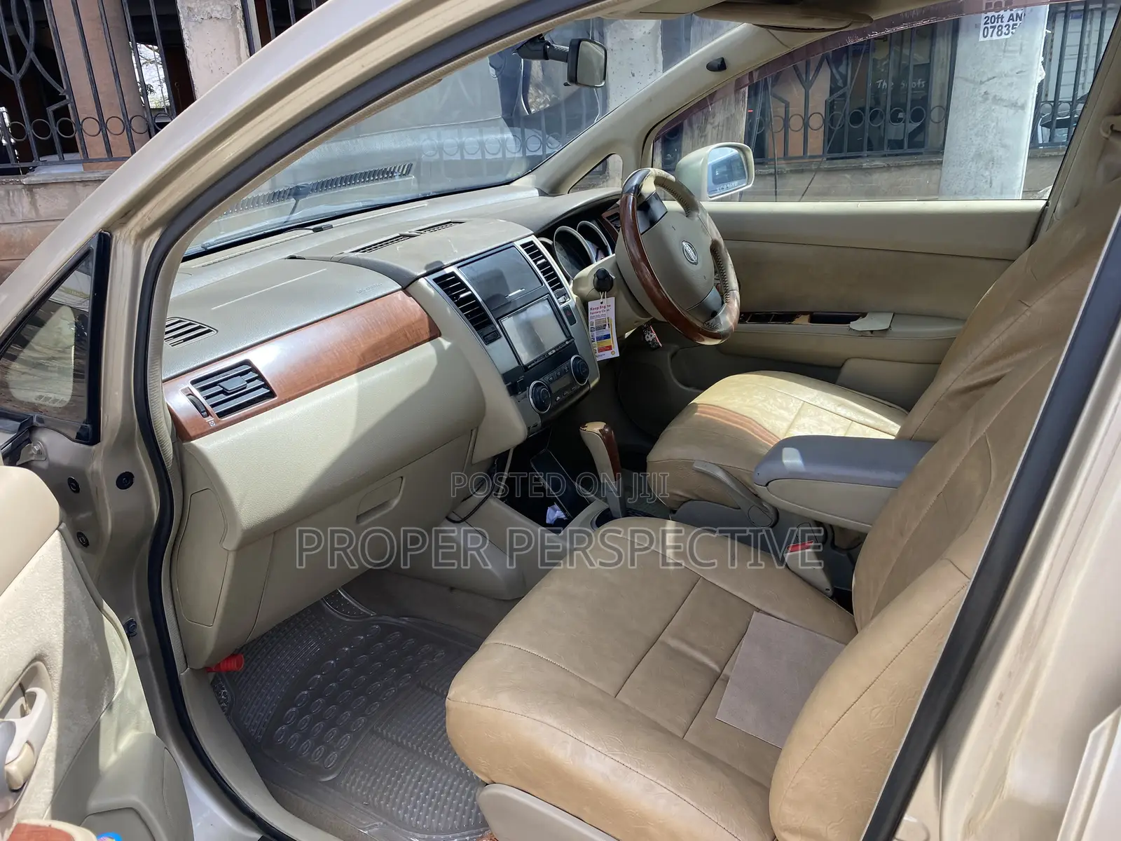 Nissan Tiida 1.5L 16V 2010 Gold