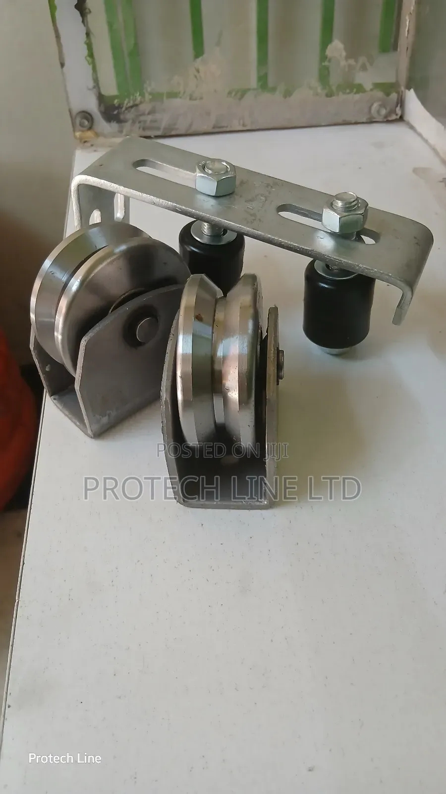 Slide Gate Rollers With L Post Bracket