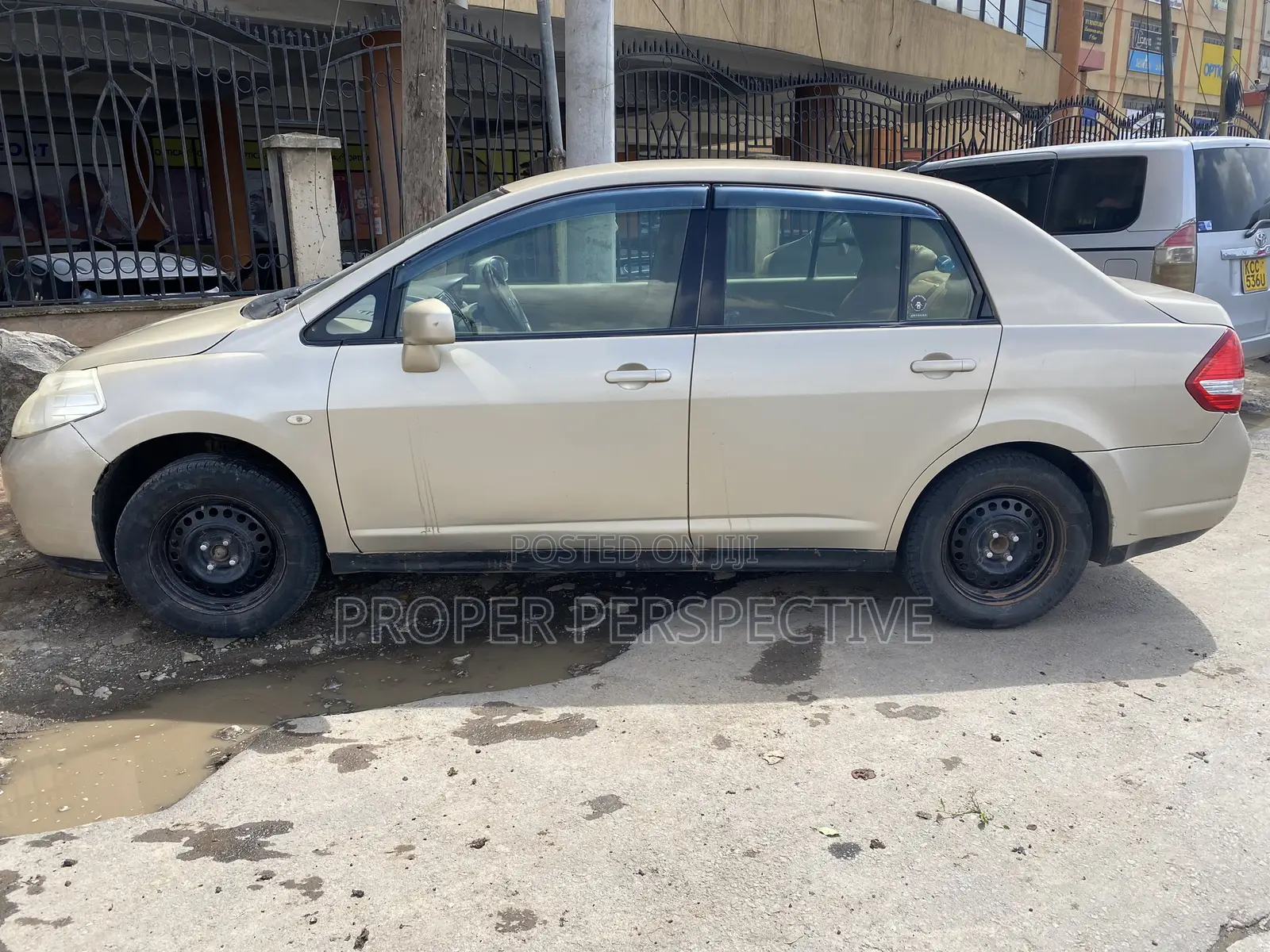 Nissan Tiida 1.5L 16V 2010 Gold