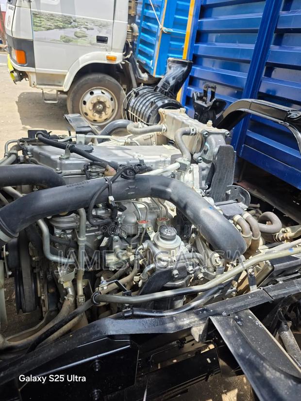 Isuzu FRR Lorry - thumbnail 10