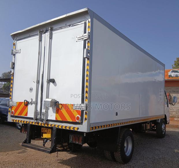 Refrigerator Truck - thumbnail 4