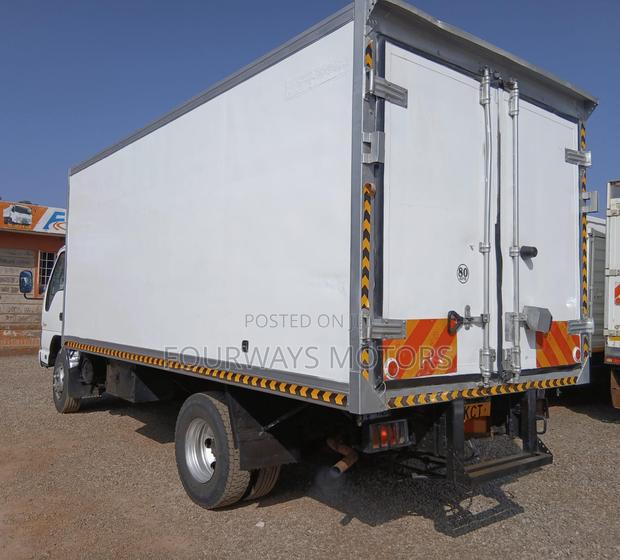 Refrigerator Truck - thumbnail 6