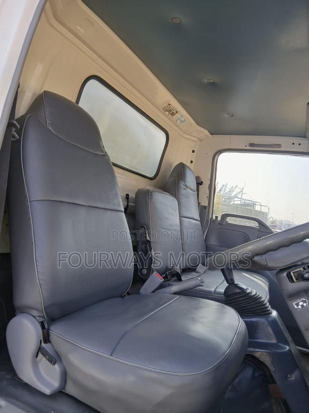 Refrigerator Truck - thumbnail 9