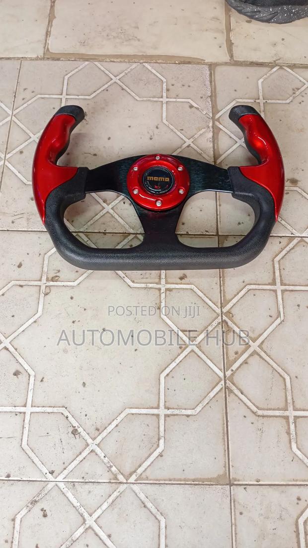 Half Deep Dish Momo Steering Wheel - thumbnail 2