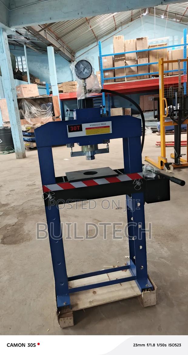 30t Industrial Hydraulic Press - thumbnail 3