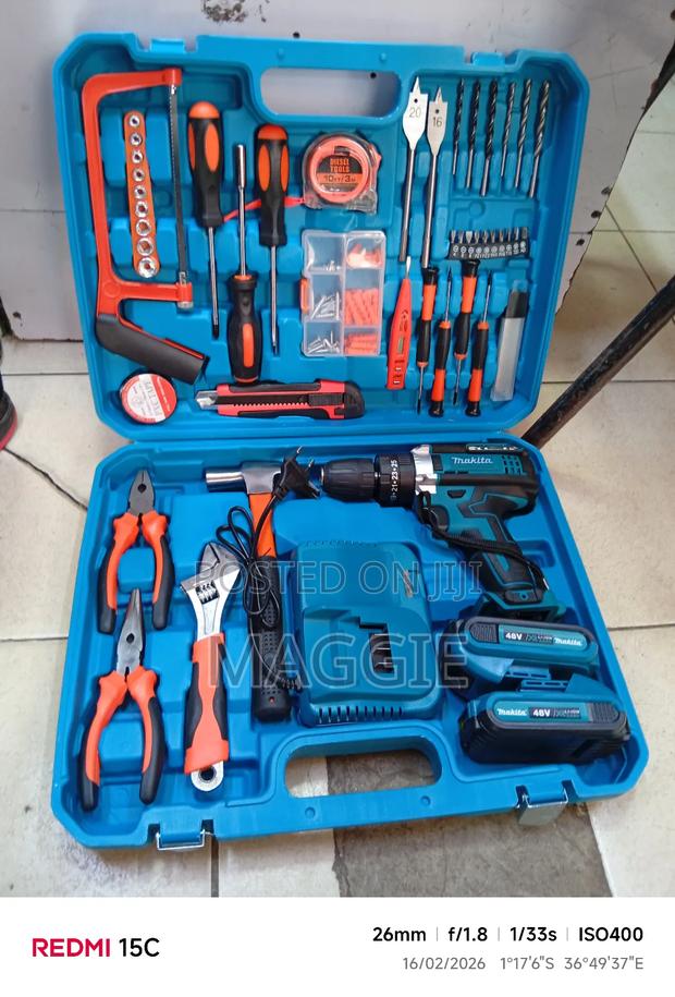 Makita Cordless Drill Set - thumbnail 2