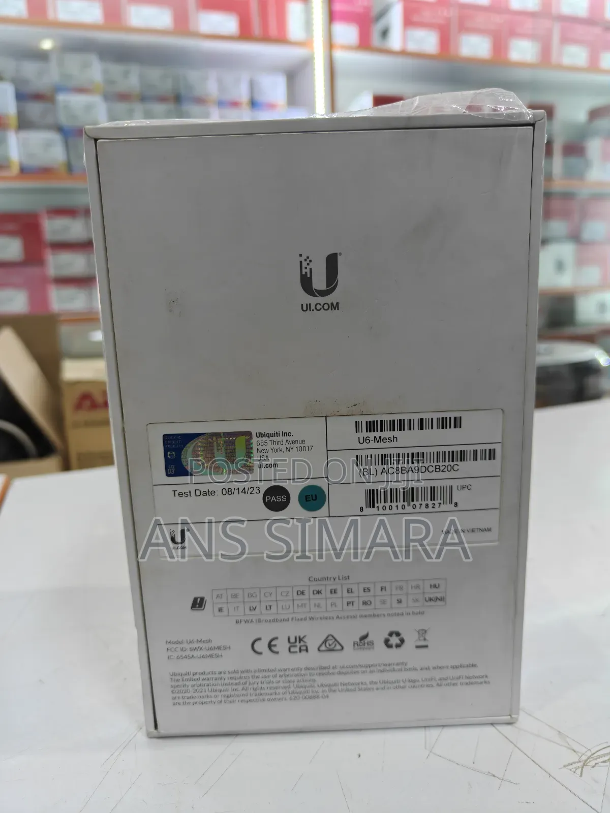 Ubiquiti Unifi U6-Mesh Access Point.