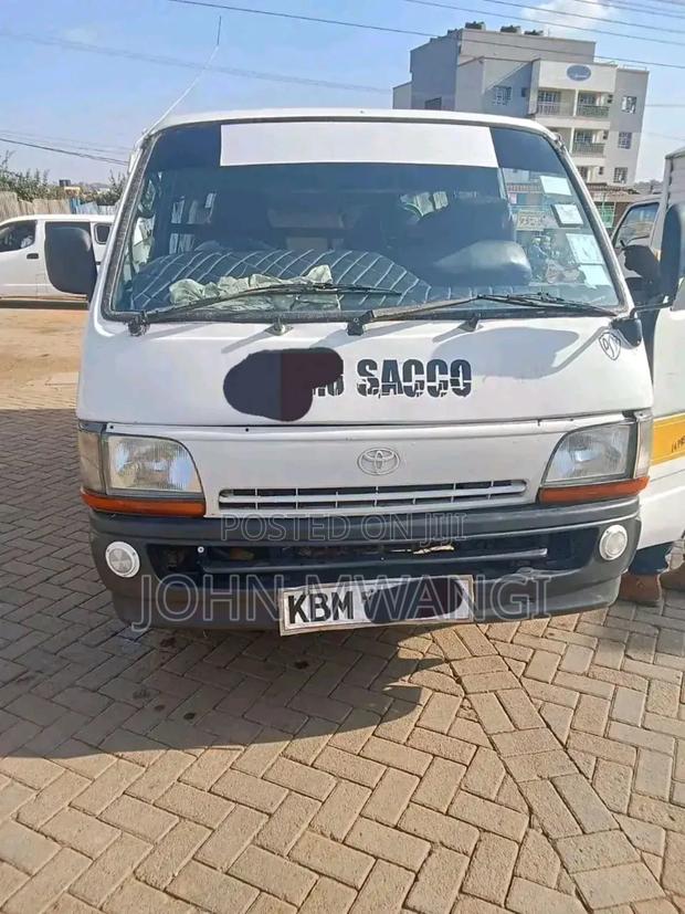 Toyota HiAce 2005 White - thumbnail 3