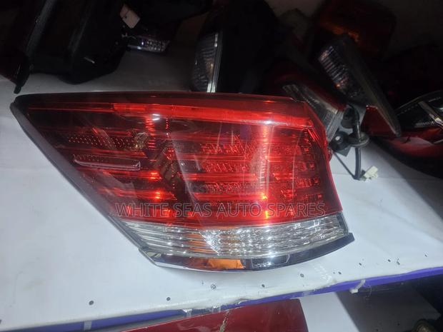 Crown 2018 Taillight