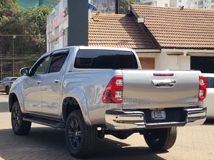 Toyota Hilux Revo Double Cab Deisel 2.4 AWD 2022 Silver