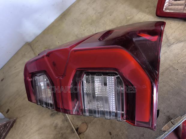 Toyota Dmax Taillight - thumbnail 2