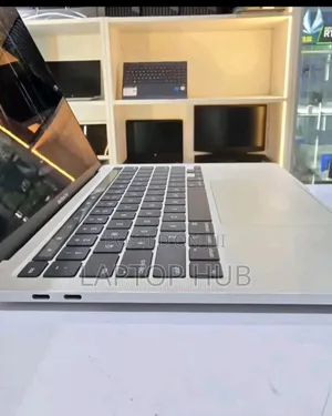 Laptop Apple MacBook 2020 16GB Intel Core I7 SSD 1T
