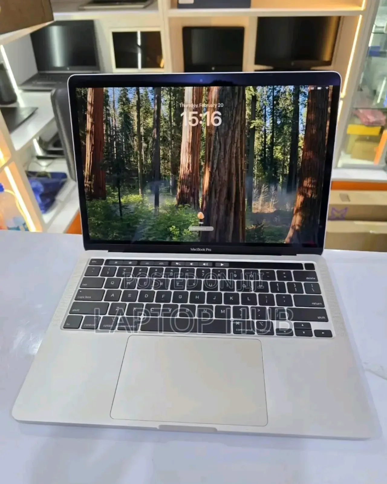 Laptop Apple MacBook 2020 16GB Intel Core I7 SSD 1T