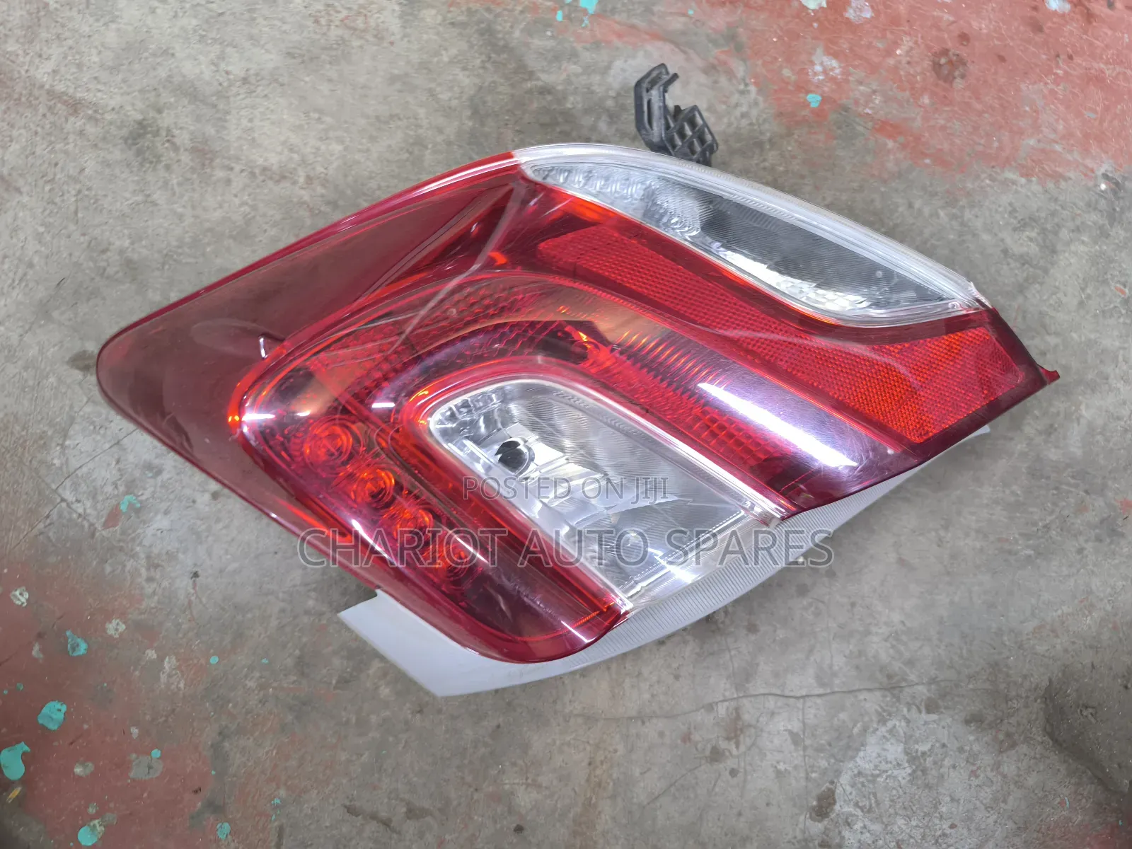 Toyota Vitz Jewela Taillight
