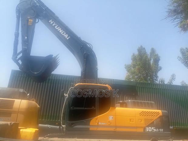 30t Hyundai Excavator - thumbnail 5