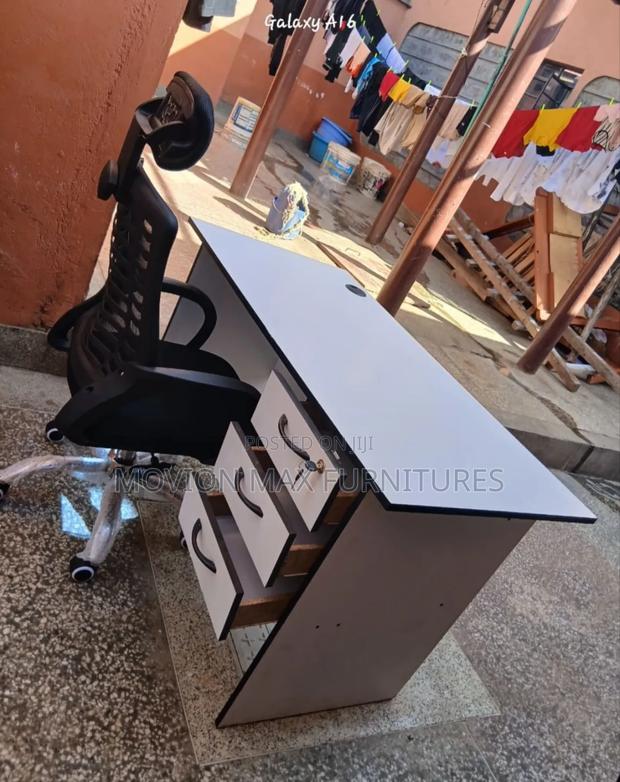 Movable Headrest Office Chair