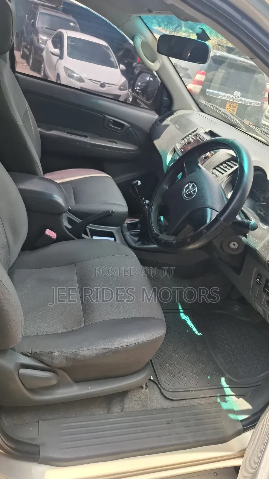 Toyota Hilux 2.5 D-4D 4X4 SRX 2012 Gold