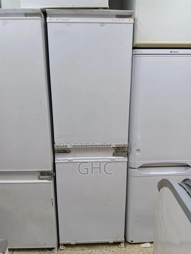 Bottom Freezer (Refrigerator) - thumbnail 3