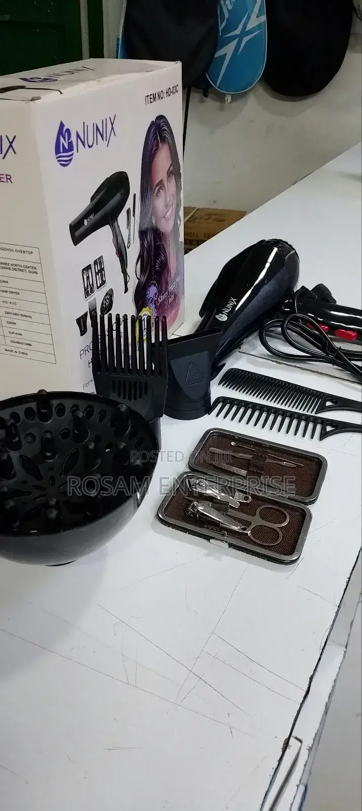 Nunix Blow-Dry With Accessories