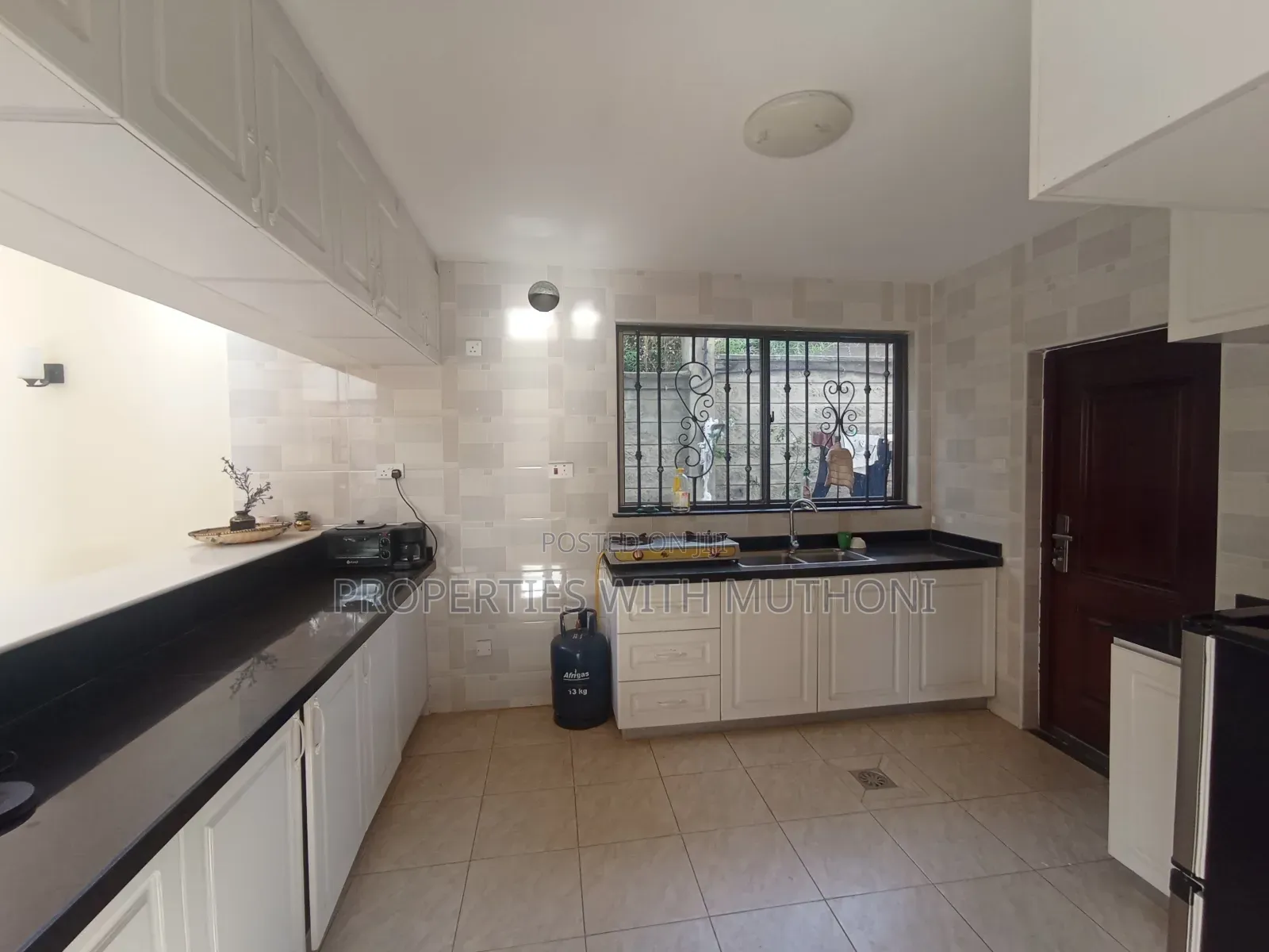 5bdrm Villa in Muthangari for sale