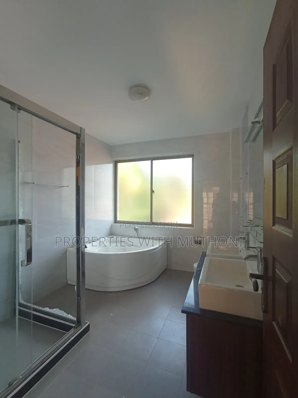 5bdrm Villa in Muthangari for sale