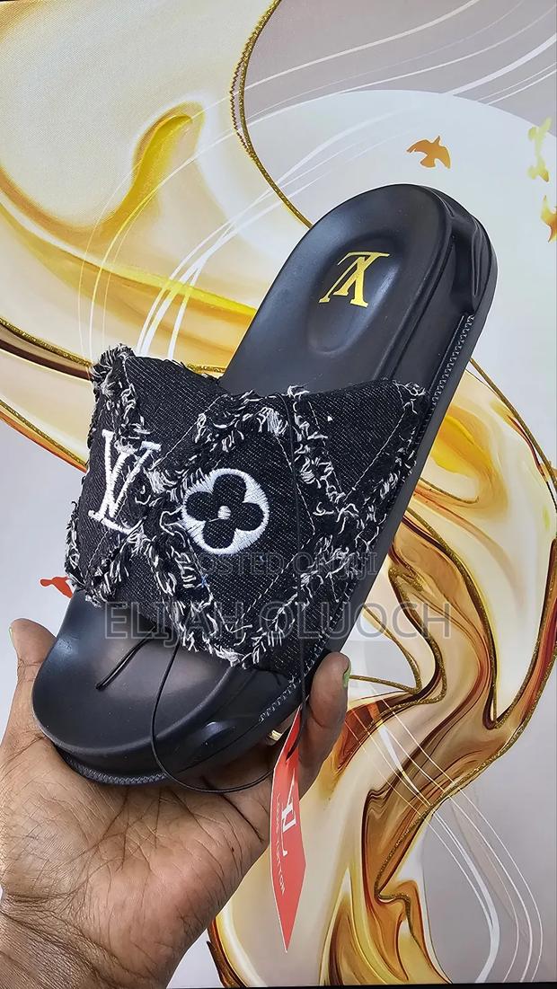 Louis Vuitton Denim 'black' Slides
Quality