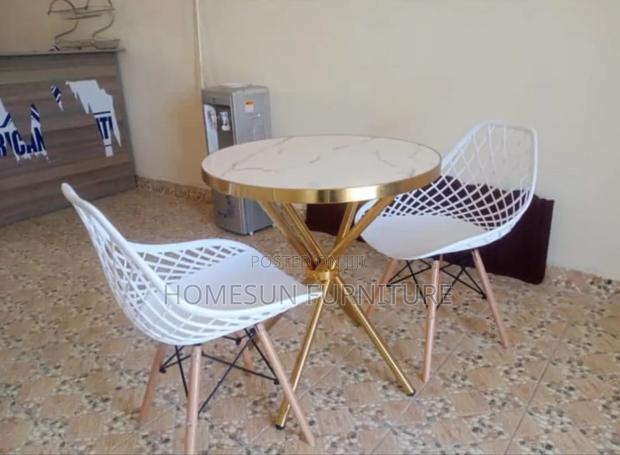 Round Dining Table And Eames Chair - main view
