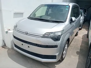 Toyota Spade 2018 Silver