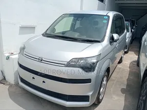 Toyota Spade 2018 Silver